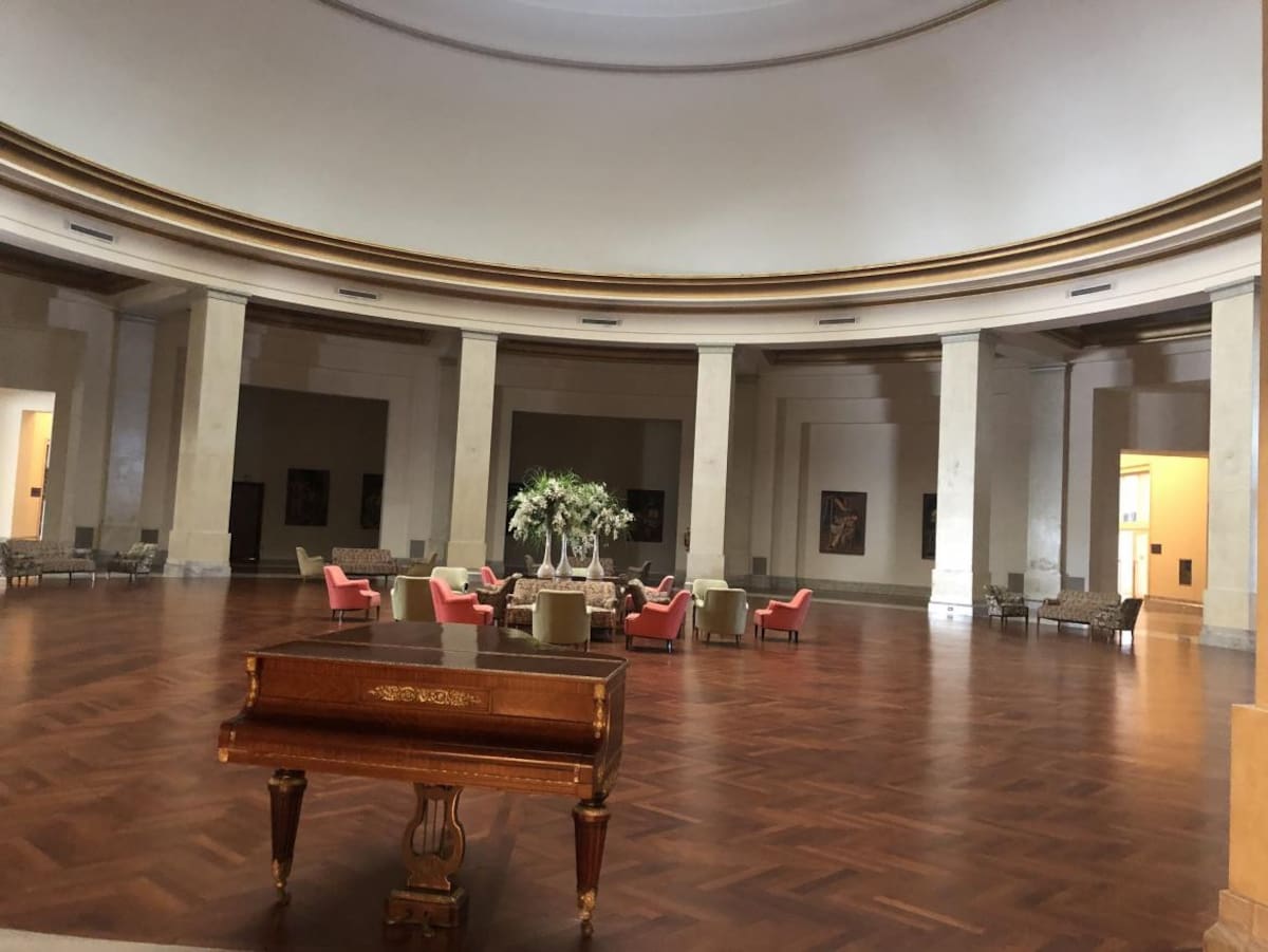 Salón circular del primer piso, Mar del Plata