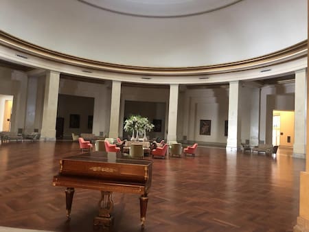 Salón circular del primer piso, Mar del Plata