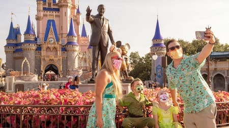 Disney restablece el uso de mascarillas en sus parques en Orlando