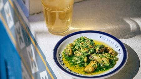 El bodegón de CABA que homenajea la clásica tapería madrileña: cómo llegar y cuáles son los precios en febrero 2026