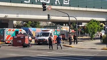 Tragedia en Año Nuevo: un colectivo atropelló a una moto y murieron dos personas en Palermo