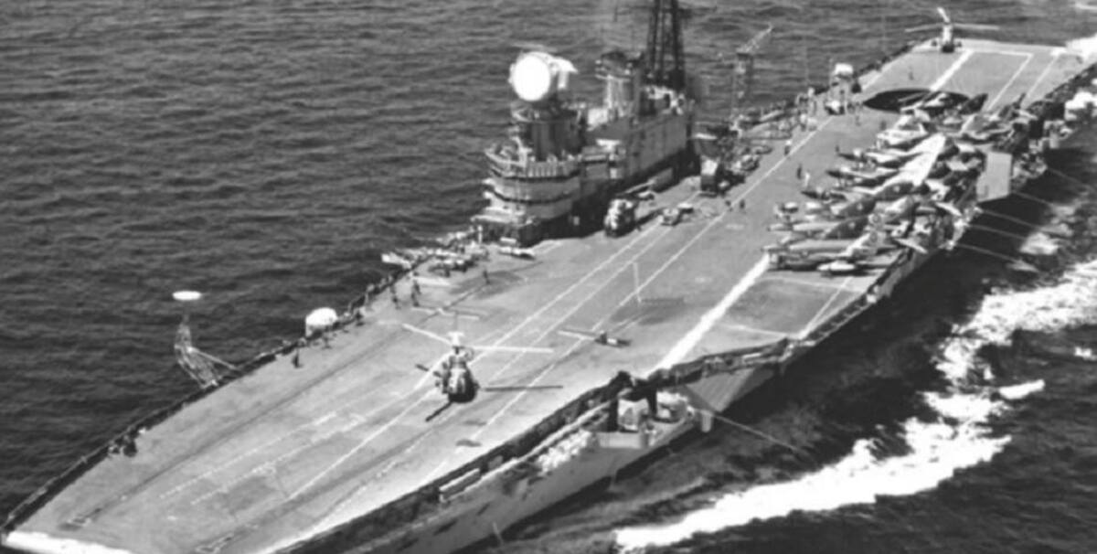 El HMS Hermes, en 1982.