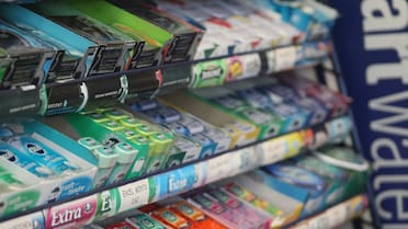 Dulce pero peligroso: el masticable que se descompone en microplásticos que afectan a ecosistemas acuáticos y terrestres