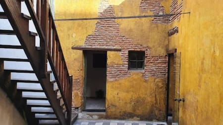 El patio de la Casa Mínima. Foto: NA