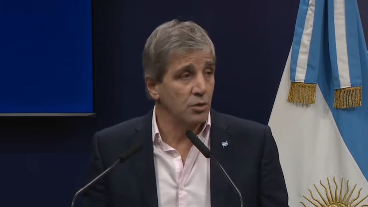 El ministro de Economía participó de la conferencia de prensa encabezada por Adorni.