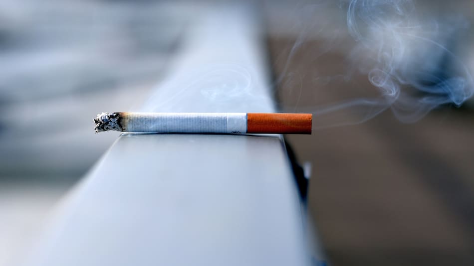La Comisión Europea anunció una serie de iniciativas para prohibir fumar en determinados espacios públicos. Foto: Unsplash.