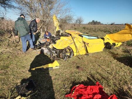 Accidente de una Ferrari en un campo de Guernica.