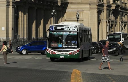 Colectivo línea 6. Foto: Wikipedia.