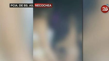 Chicas se desnudan por tragos en boliche de Necochea (Canal 26)