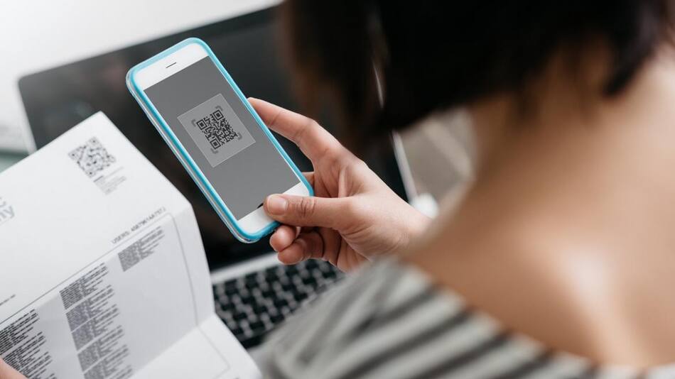 Pago online con código QR, economía.