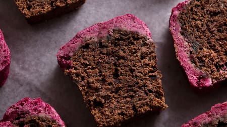 Budín otoñal al whisky con chocolate amargo, ideal para el frío. Foto: Pexels.