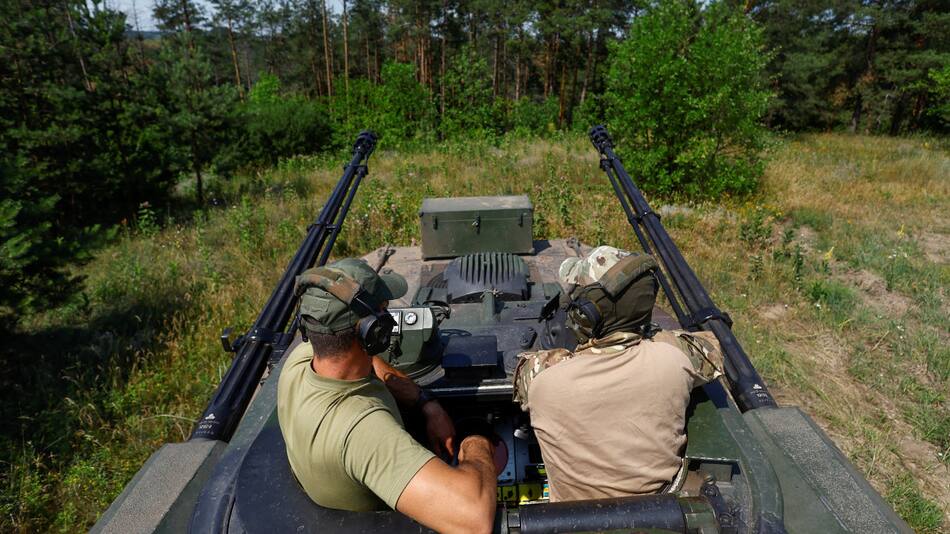 Guerra entre Rusia y Ucrania. Avance de un tanque. Foto: Reuters.