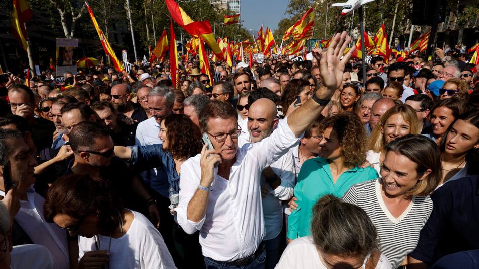 Alberto Núñez Feijóo en movilización contra la amnistía. Foto: Reuters.