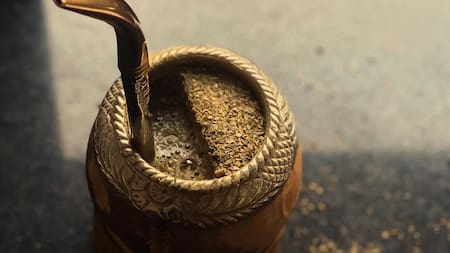 Cómo curar un mate de calabaza de forma correcta: qué hacer para evitar el error que arruina el sabor