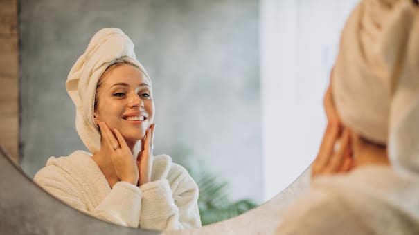 ¿Crema hidratante o protector solar?: qué va primero según los expertos en dermatología