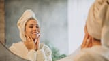 Skincare: cómo funciona la “regla de los 40 segundos” para potenciar tu rutina y qué beneficios trae al rostro