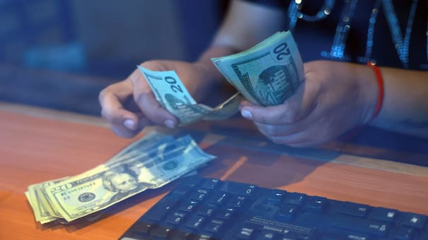 En la semana posterior a las elecciones bonaerenses: el dólar subió a $ 1.465 y rozó el techo de la banda