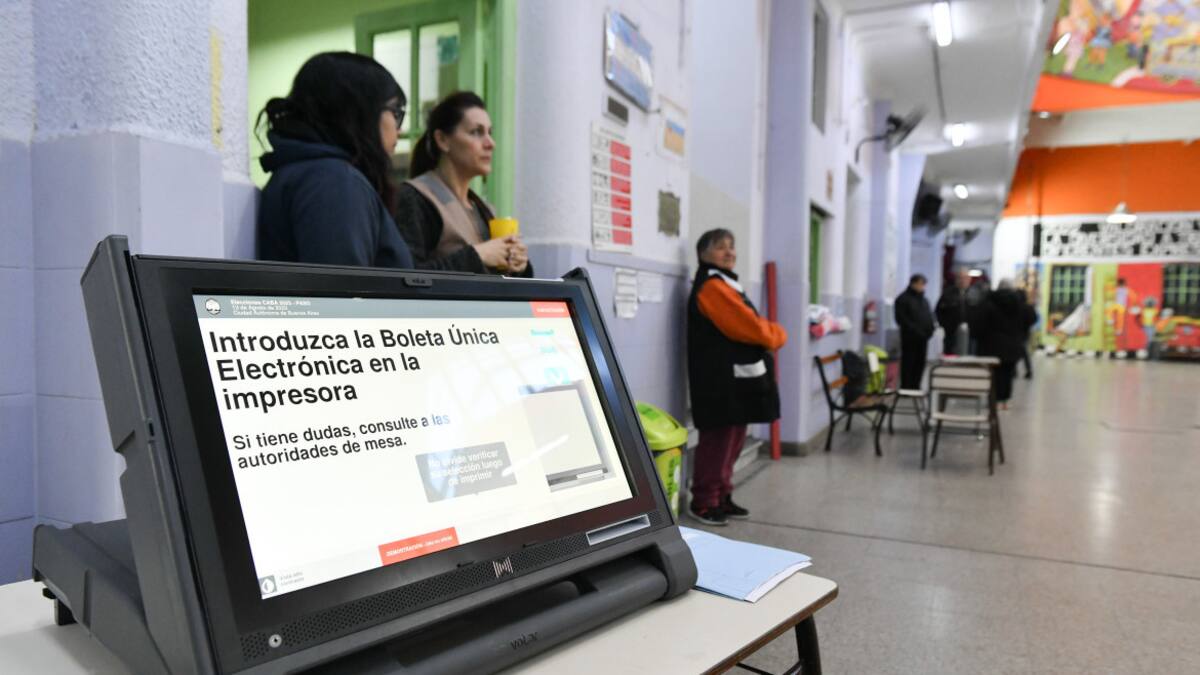 Voto electrónico en la Ciudad de Buenos Aires. Foto: NA.