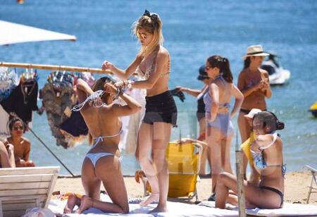 Barbie Vélez y Candela Ruggeri