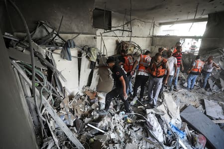 Una clínica gazatí fue destrozada por bombardeos israelíes. Foto: Reuters.