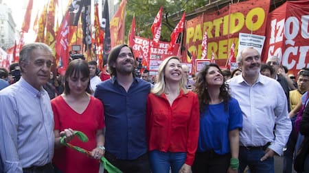 El Frente de Izquierda Unidad realizo su cierre de campaña frente al Consulado de Chile, NA, Nicolás del Caño