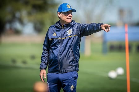 Ariel Holan dejó de ser DT de Rosario Central
