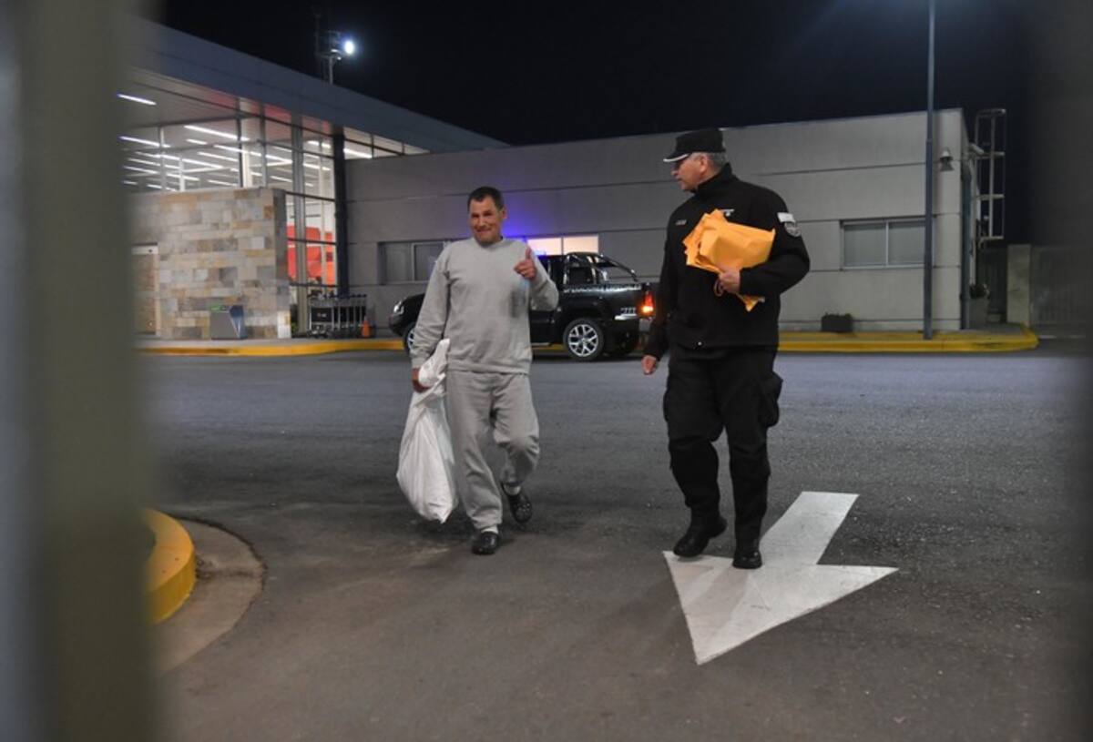 Arribo al país de los argentinos deportados en Estados Unidos.