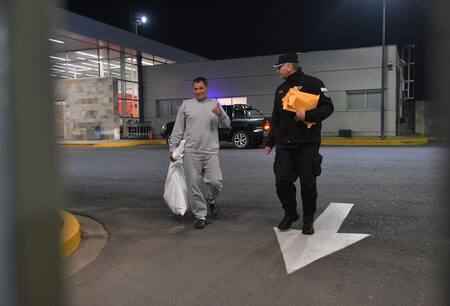 Arribo al país de los argentinos deportados en Estados Unidos.