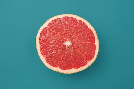 Pomelo, fruta. Foto Unsplash.