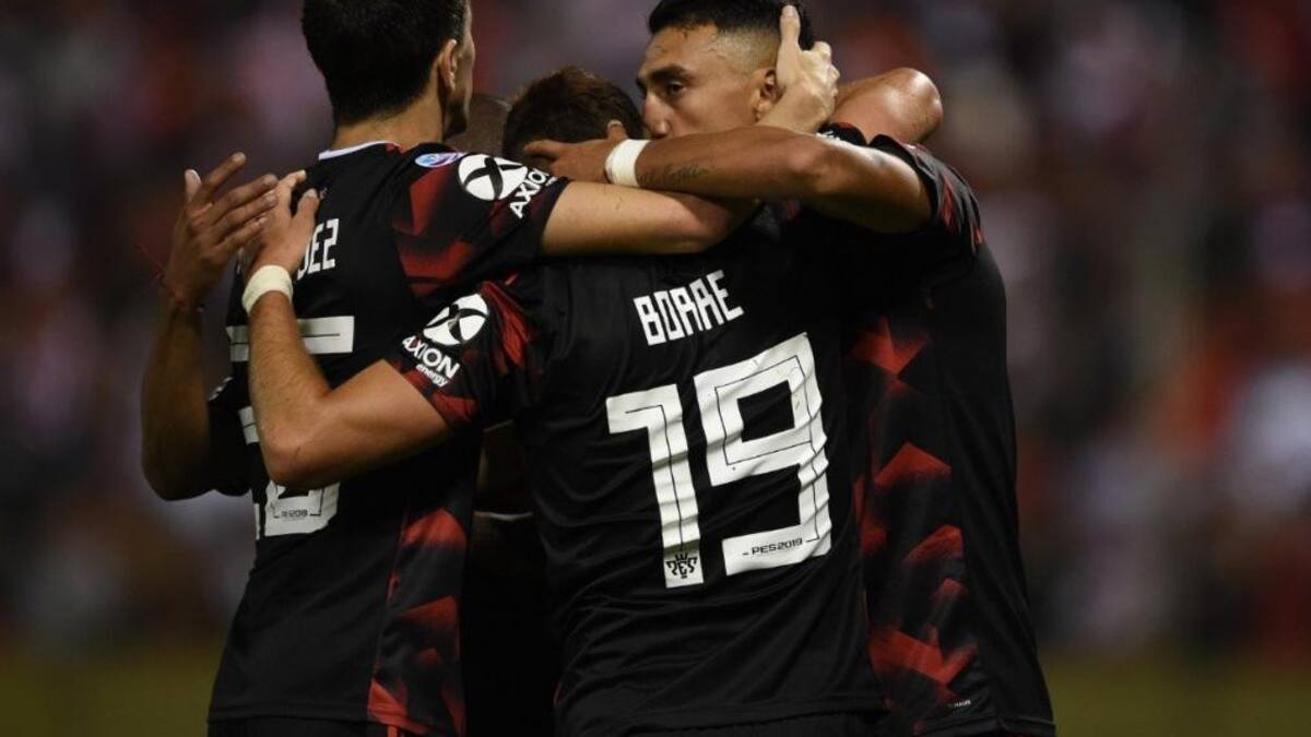 Festejo de River en Copa Argentina ante Argentino de Merlo