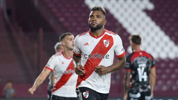 "Me pareció extraño": Miguel Borja rememoró su cruce con Esequiel Barco por el penal contra Atlético Tucumán