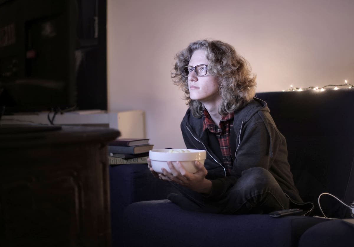 Mujer; televisión; película.