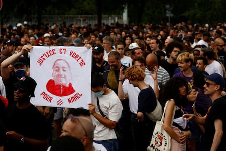 El rostro de Nahel en las protestas por su muerte. Foto: Reuters.