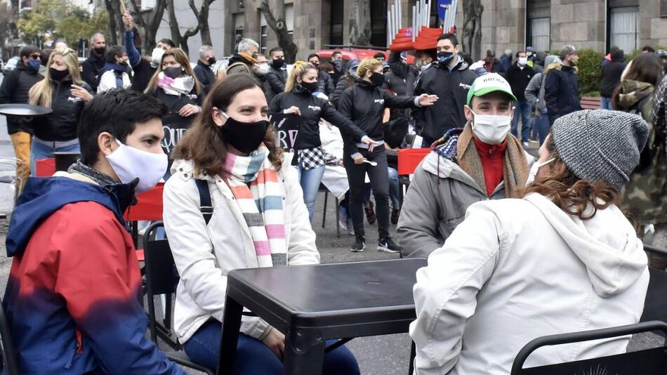 Coronavirus, Argentina, pandemia, reuniones sociales, NA