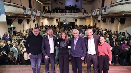 Malena Galmarini junto a Ariel Sujarchuk y José Luis Lingeri, anunciaron la construcción de la nueva Planta Depuradora Escobar