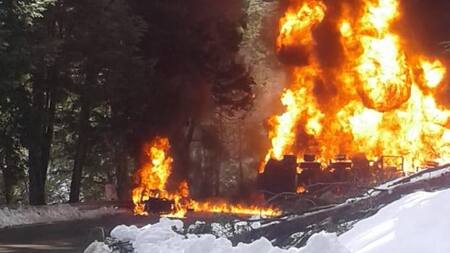 Vuelvo de camión con combustible en Ruta Siete Lagos