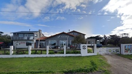 Se derrumbó un balcón de un reconocido apart hotel de Chapadmalal. Foto: X/@canal8mdp.