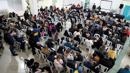 Familias merlenses acceden a sus escrituras. Foto: https://www.merlo.gob.ar