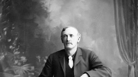 No era por falta de alegría: el verdadero motivo por el que las personas no sonreían en las fotos antiguas