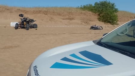 Tragedia en Villa Gesell: un motociclista murió chocar tras de frente contra un cuatriciclo en una zona de médanos