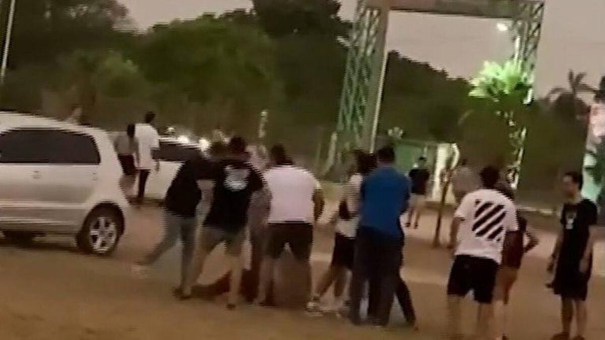 Brutal pelea. Foto: NA.
