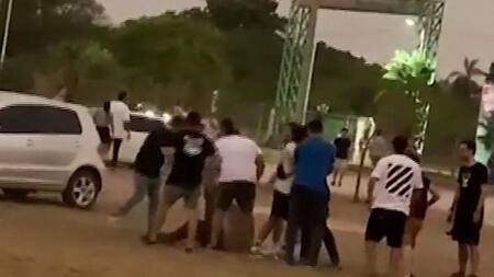 Brutal pelea. Foto: NA.