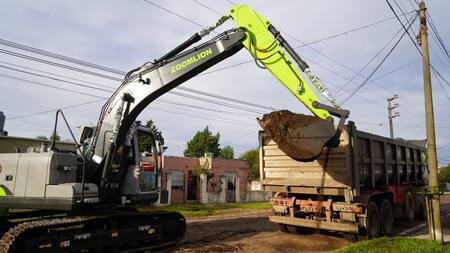 Gustavo Menéndez supervisó una nueva obra en Parque San Martín.