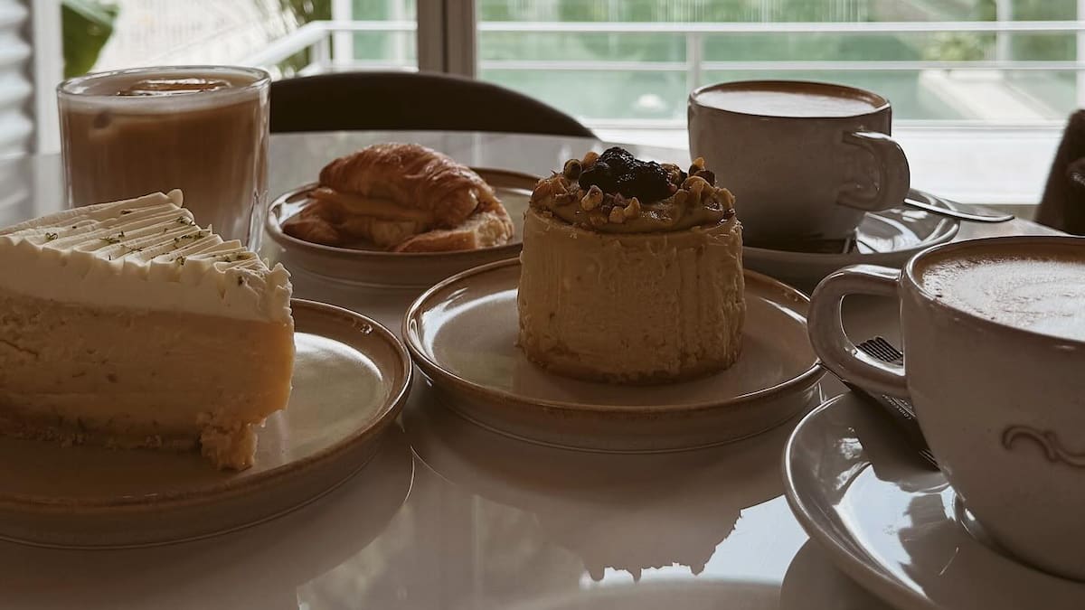 Un rincón escondido en Villa del Parque: café de especialidad, mesas al aire libre y espacio pet friendly