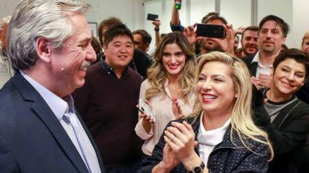 Alberto Fernández y Fabiola Yañez junto a Chien Chia Hong y Sofía Pacchi