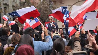 Con un masivo apoyo popular, Marco Enríquez-Ominami inscribió su candidatura para las elecciones en Chile
