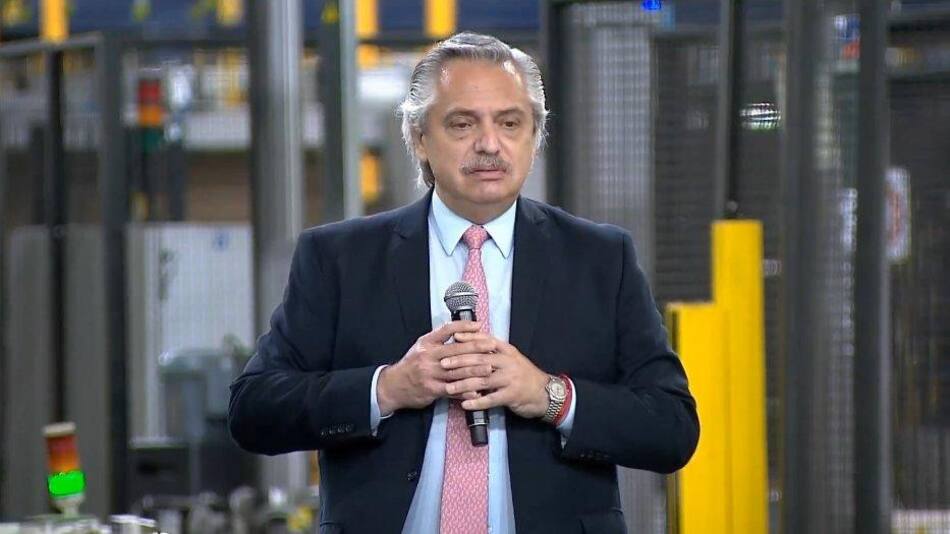 Alberto Fernández en cervecería de Luján