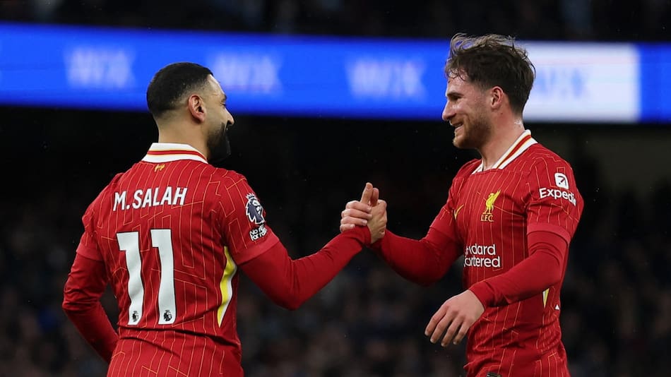 Alexis Mac Allister y Mohamed Salah, Liverpool vs Manchester City. Foto: Reuters/Lee Smith
