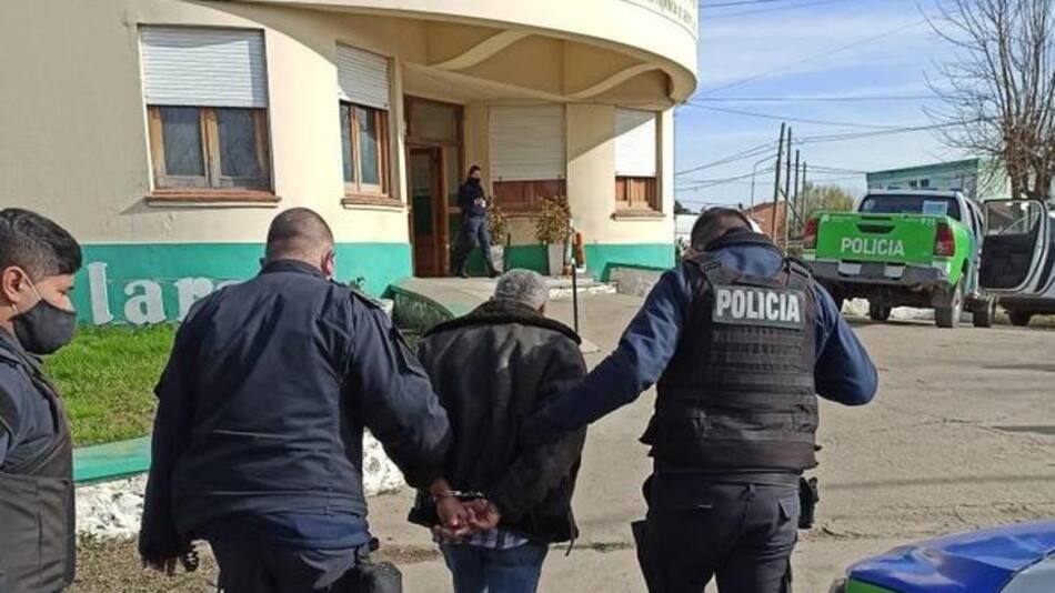 Jubilado detenido por encadenar a embarazada