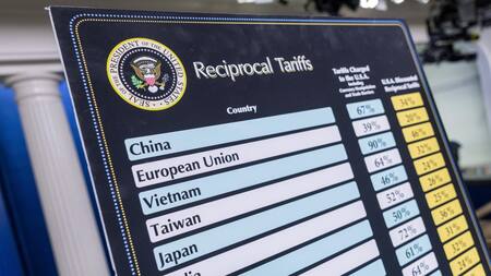 Advertencias de nuevos aranceles de Donald Trump contra China. Foto: EFE/Shawn Thew.
